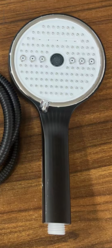 Pressurized showerhead